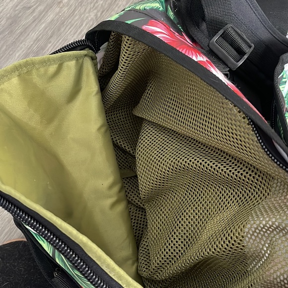 HV111 Brand Goods - Picture 3 of 5